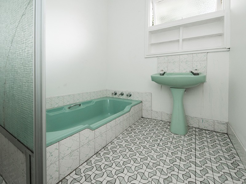 5 Warren Road, Maida Vale WA 6057