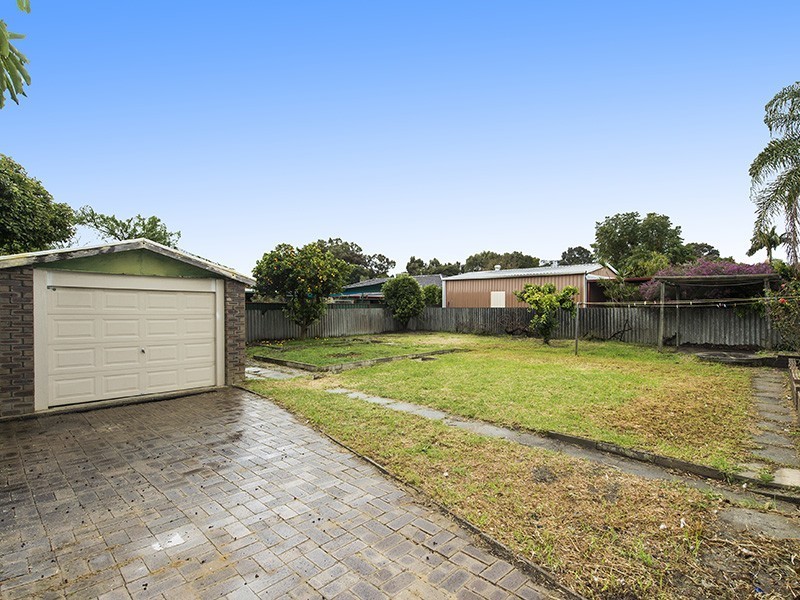 5 Warren Road, Maida Vale WA 6057