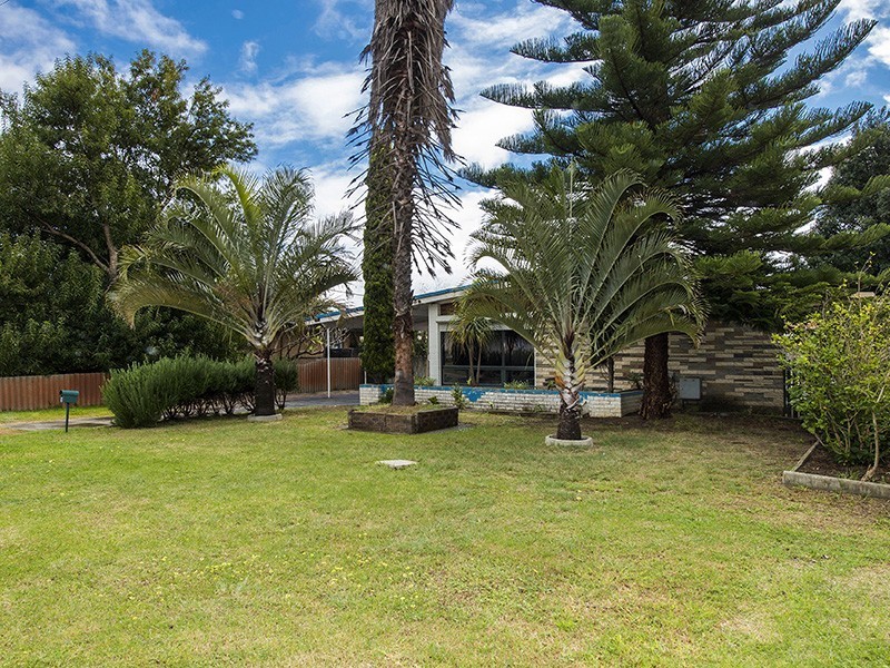 5 Warren Road, Maida Vale WA 6057