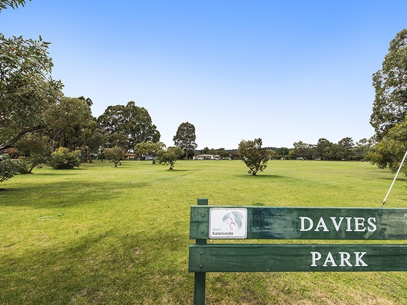 5 Warren Road, Maida Vale WA 6057