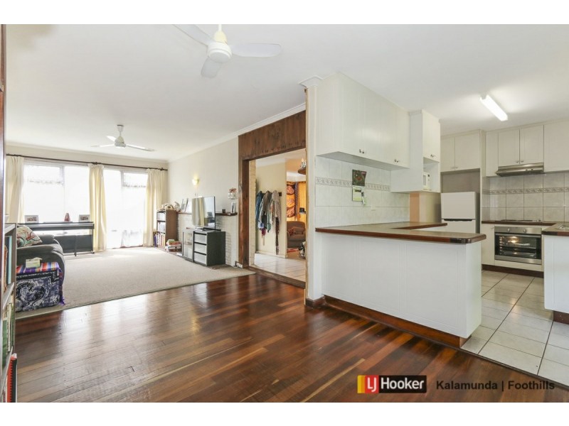 17 Kalbarri Street, Lesmurdie WA 6076