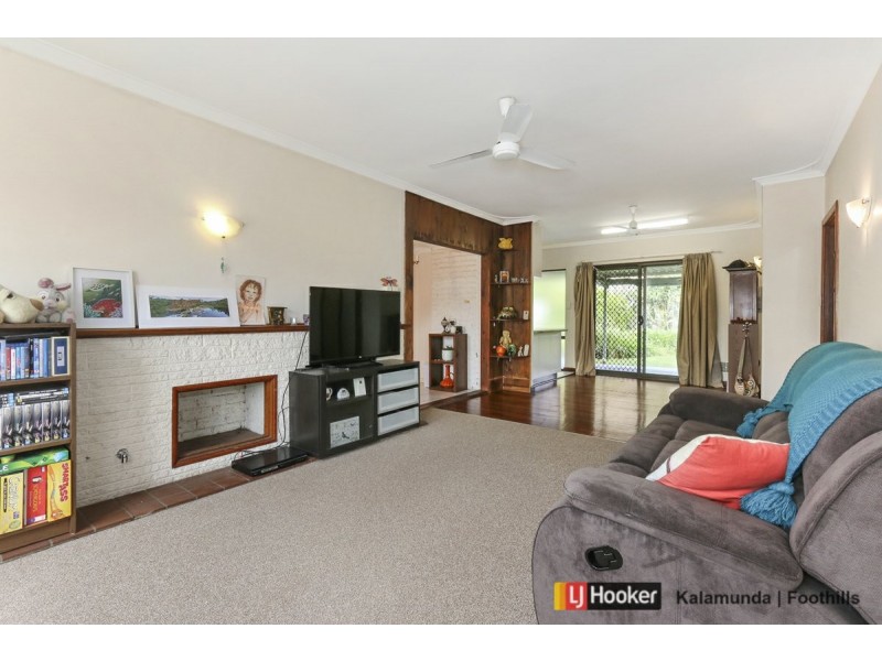 17 Kalbarri Street, Lesmurdie WA 6076