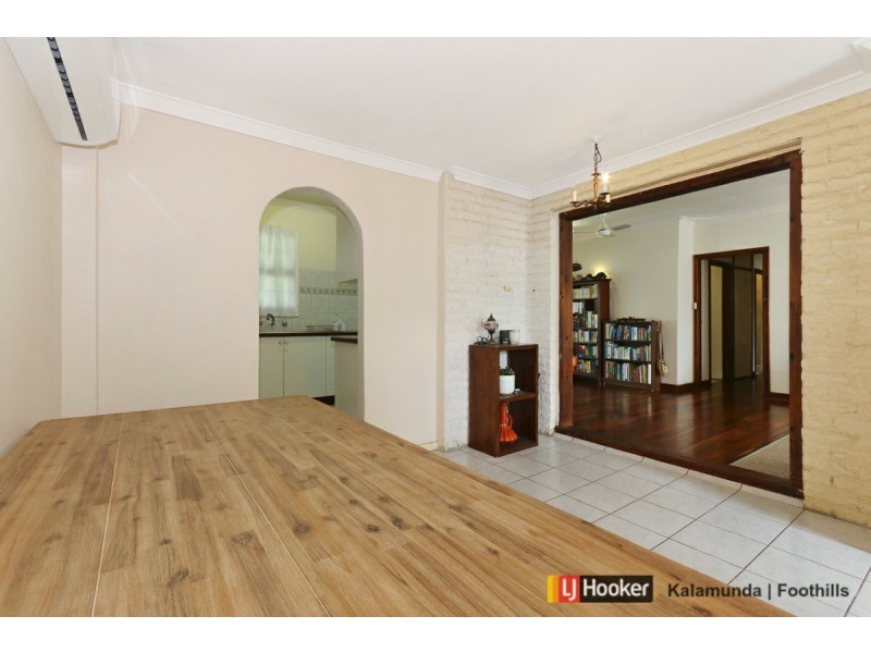 17 Kalbarri Street, Lesmurdie WA 6076