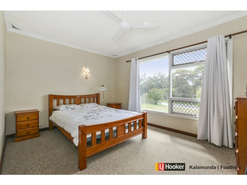 17 Kalbarri Street, Lesmurdie WA 6076