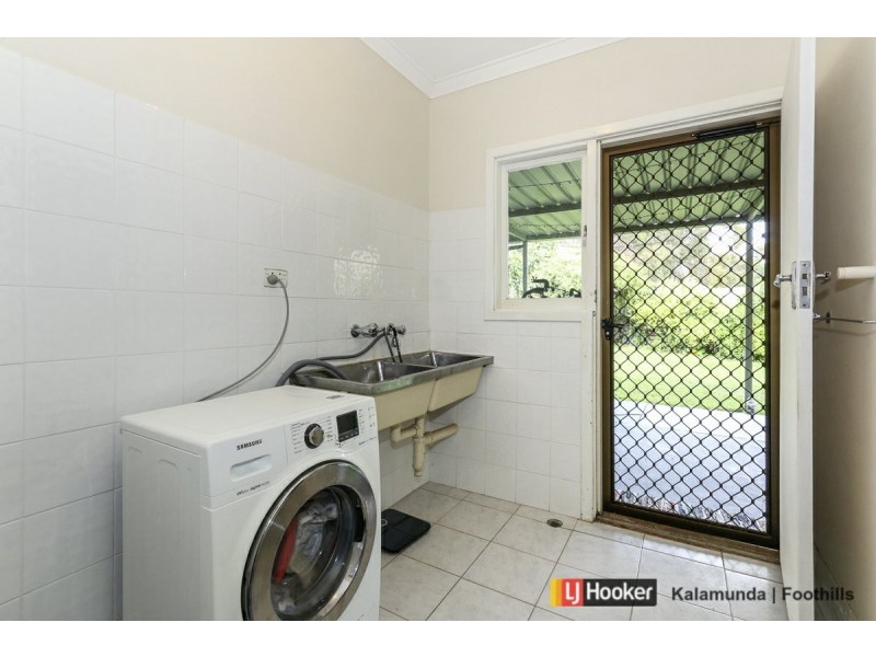 17 Kalbarri Street, Lesmurdie WA 6076