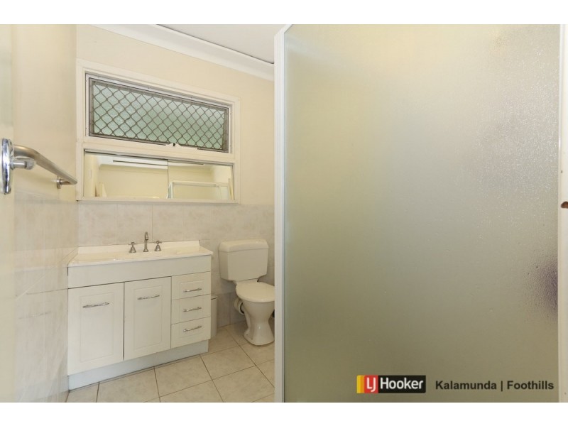 17 Kalbarri Street, Lesmurdie WA 6076