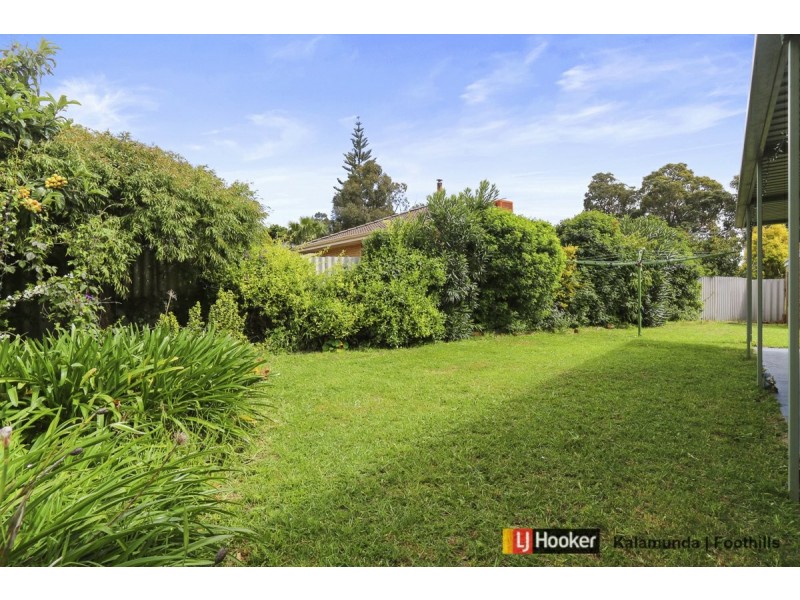 17 Kalbarri Street, Lesmurdie WA 6076