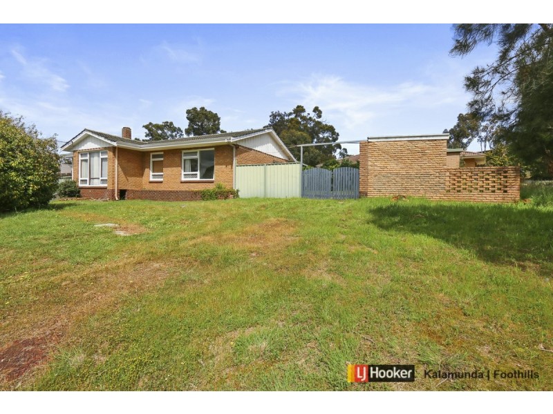 17 Kalbarri Street, Lesmurdie WA 6076