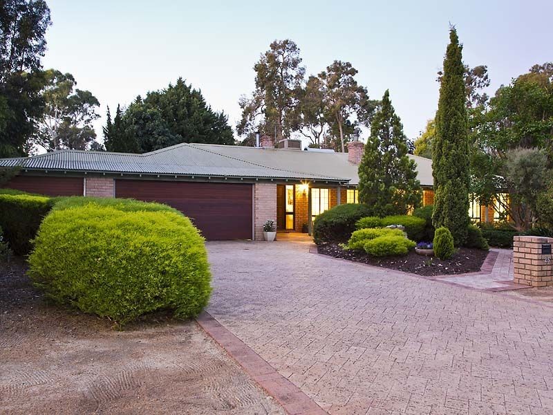 25 Pruiti Crescent, Lesmurdie WA 6076