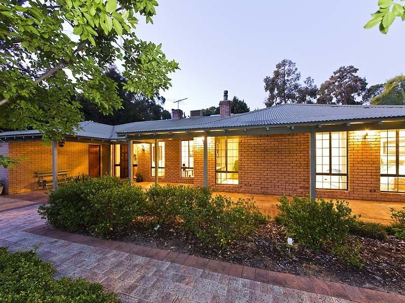 25 Pruiti Crescent, Lesmurdie WA 6076