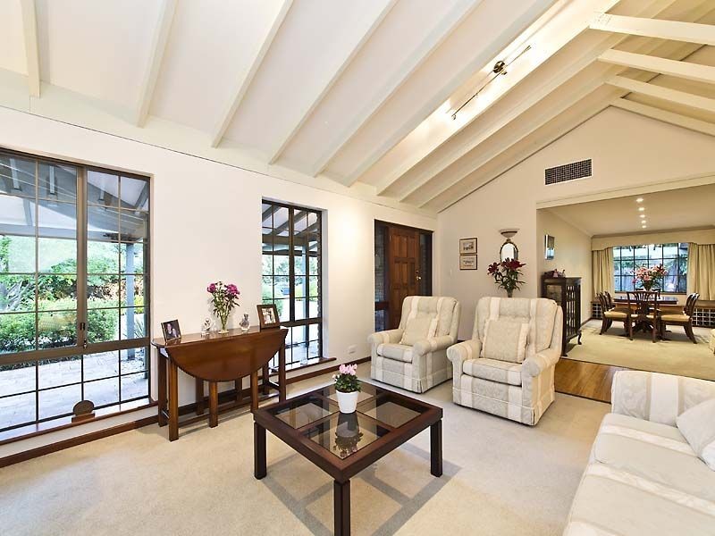 25 Pruiti Crescent, Lesmurdie WA 6076