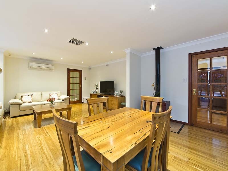 25 Pruiti Crescent, Lesmurdie WA 6076