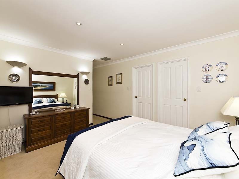 25 Pruiti Crescent, Lesmurdie WA 6076