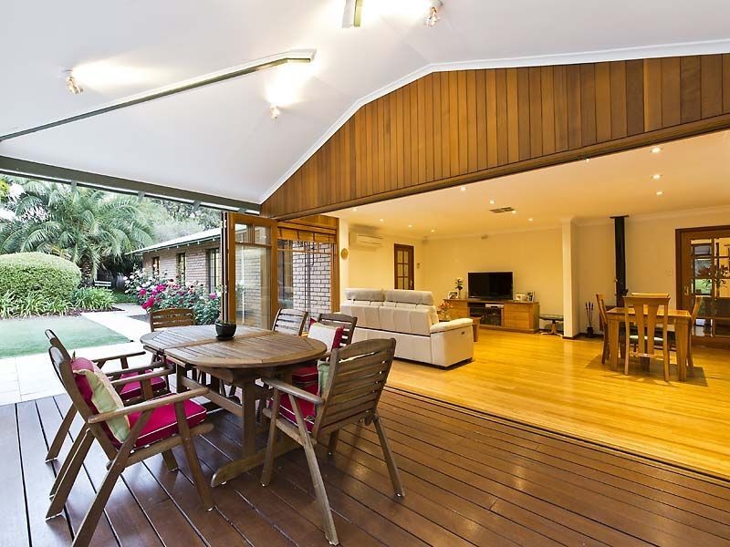 25 Pruiti Crescent, Lesmurdie WA 6076