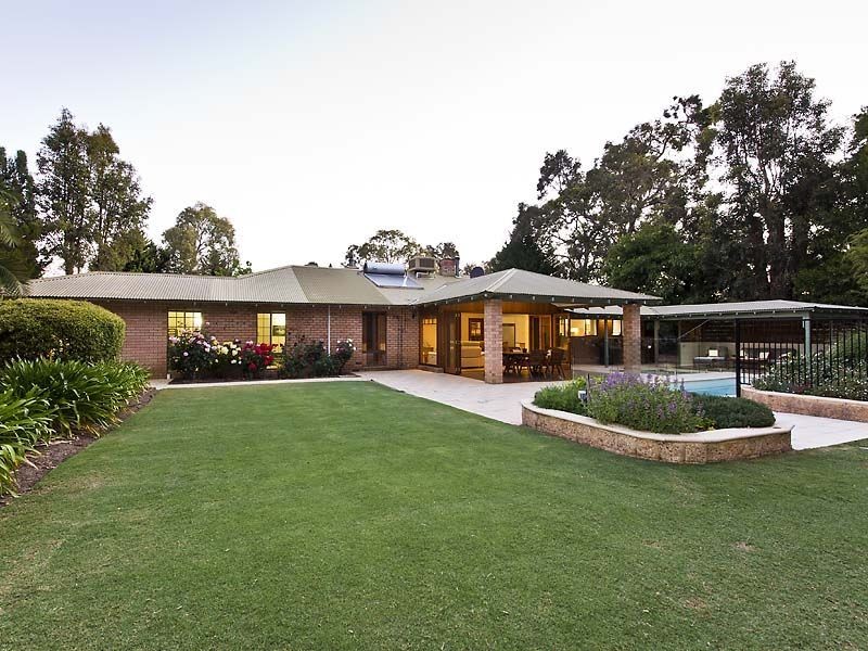 25 Pruiti Crescent, Lesmurdie WA 6076