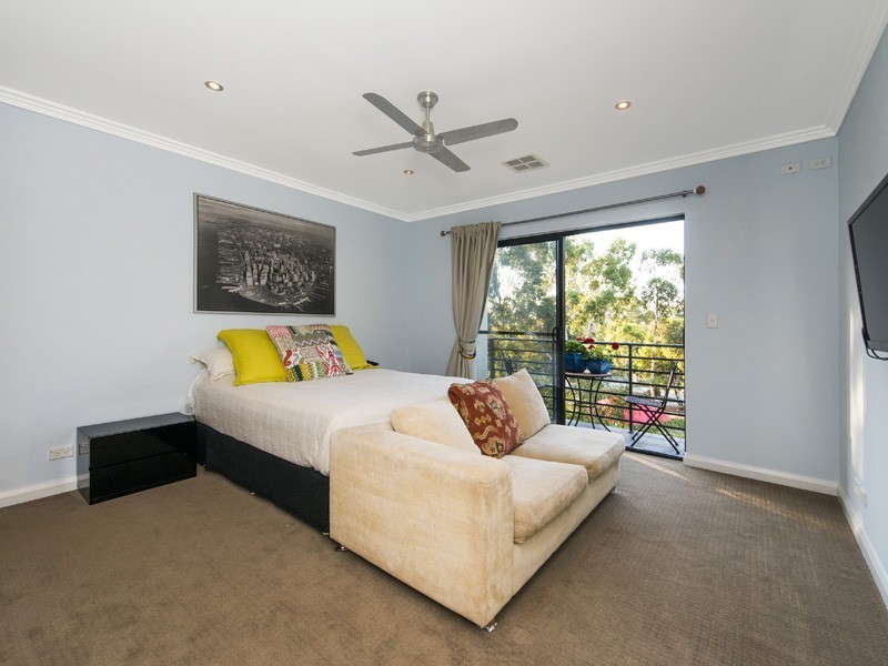 16 John Farrant Drive, Gooseberry Hill WA 6076