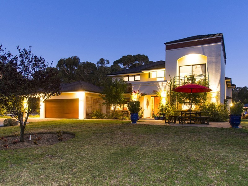 16 John Farrant Drive, Gooseberry Hill WA 6076