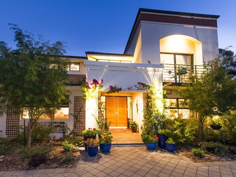 16 John Farrant Drive, Gooseberry Hill WA 6076