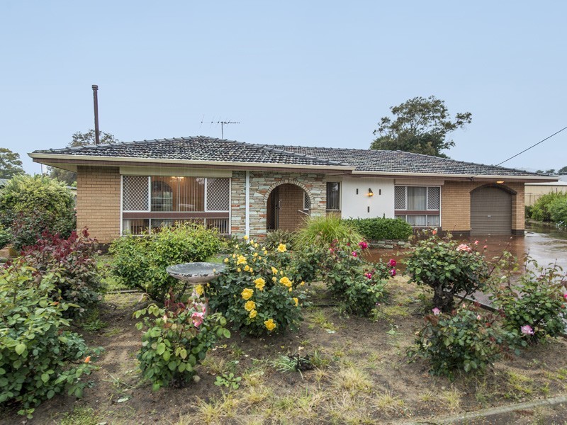 296 Kalamunda Road, Maida Vale WA 6057