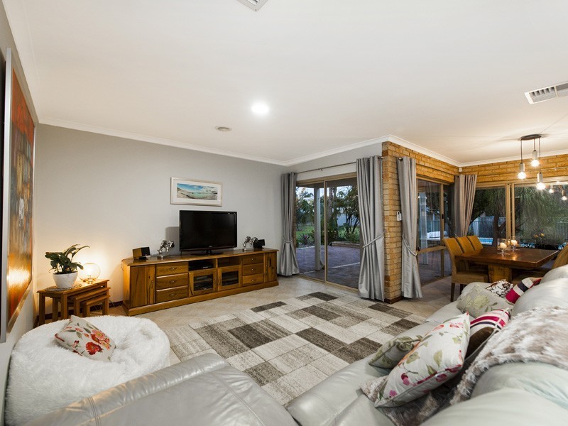 11 Sunrise Heights, Maida Vale WA 6057