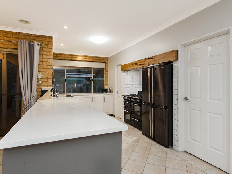 11 Sunrise Heights, Maida Vale WA 6057