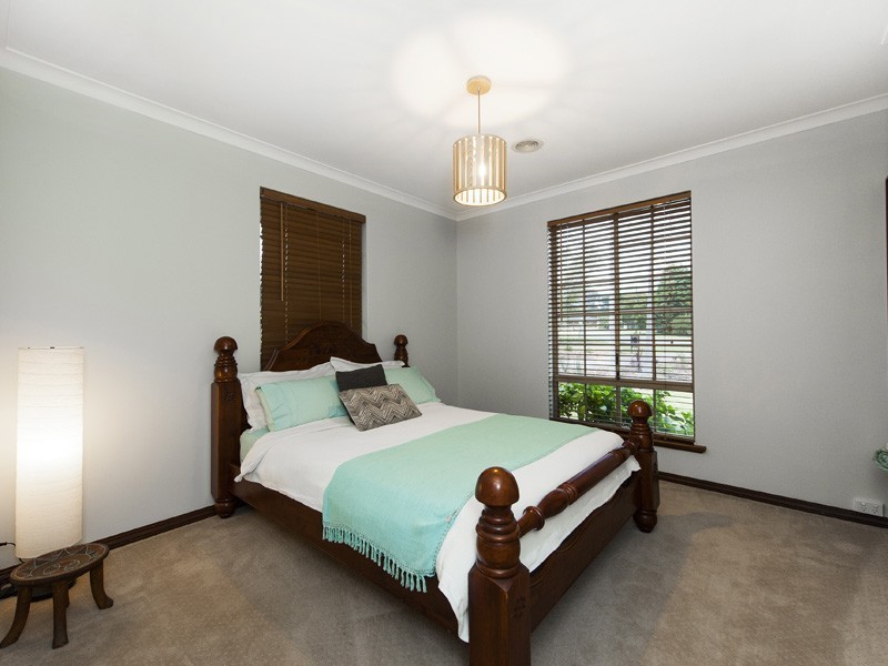 11 Sunrise Heights, Maida Vale WA 6057