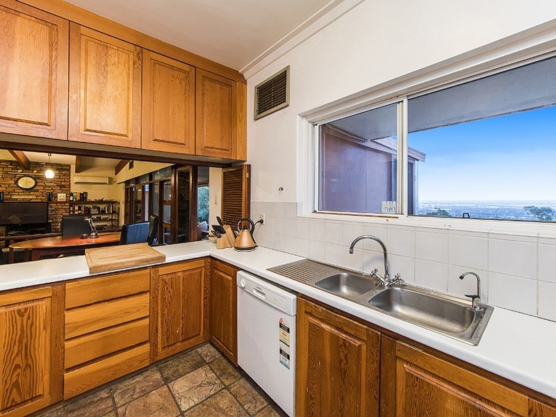 7 Ford Road, Lesmurdie WA 6076