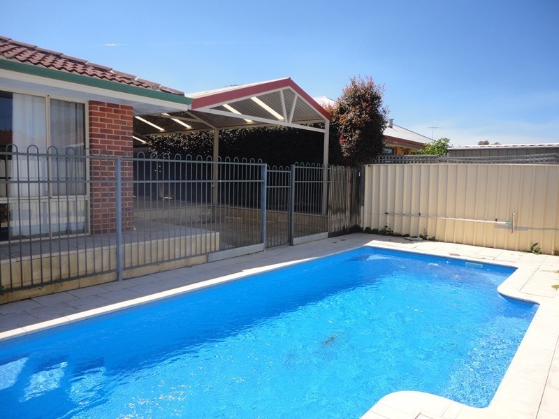 11 Amethyst Place, Maida Vale WA 6057