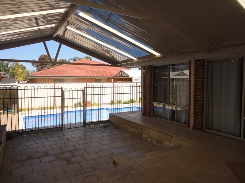 11 Amethyst Place, Maida Vale WA 6057