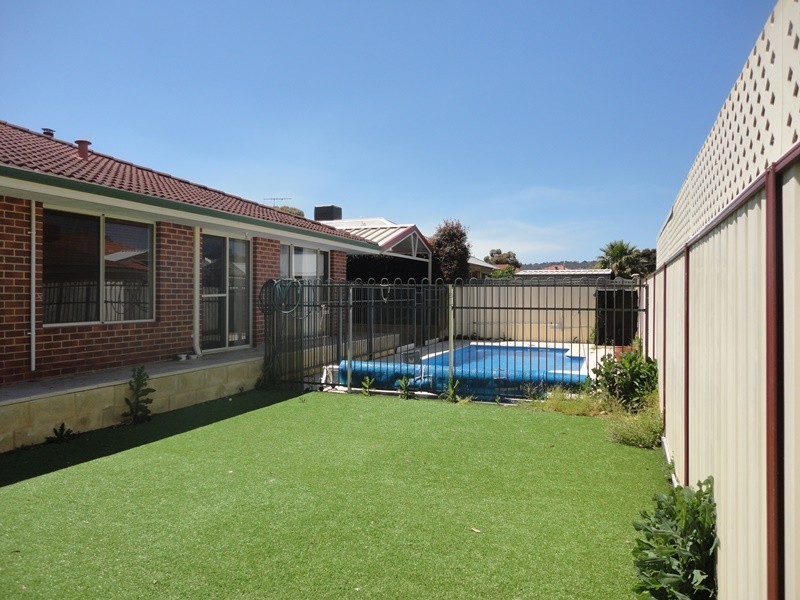 11 Amethyst Place, Maida Vale WA 6057