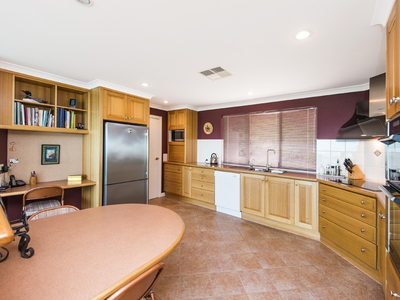 21 Ford Road, Lesmurdie WA 6076