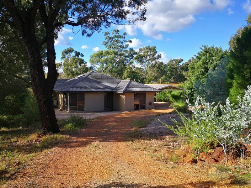 14 Yorna Road, Kalamunda WA 6076