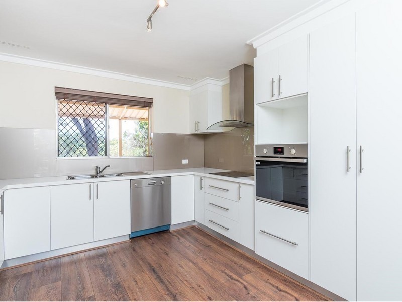 14 Yorna Road, Kalamunda WA 6076