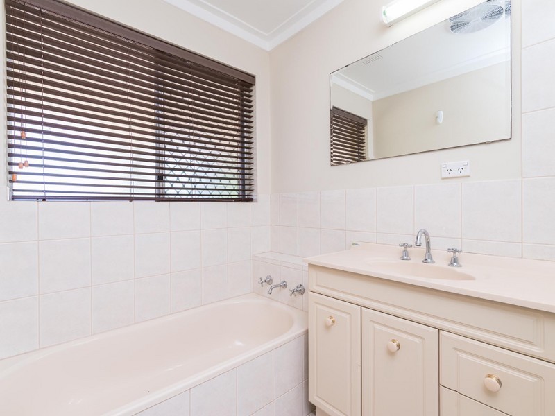 14 Yorna Road, Kalamunda WA 6076