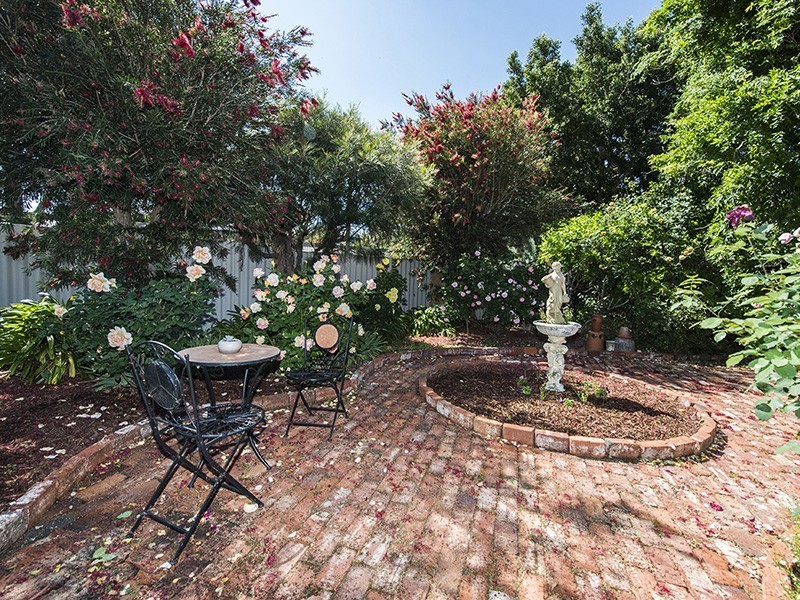 1 Meloway Drive, Maida Vale WA 6057