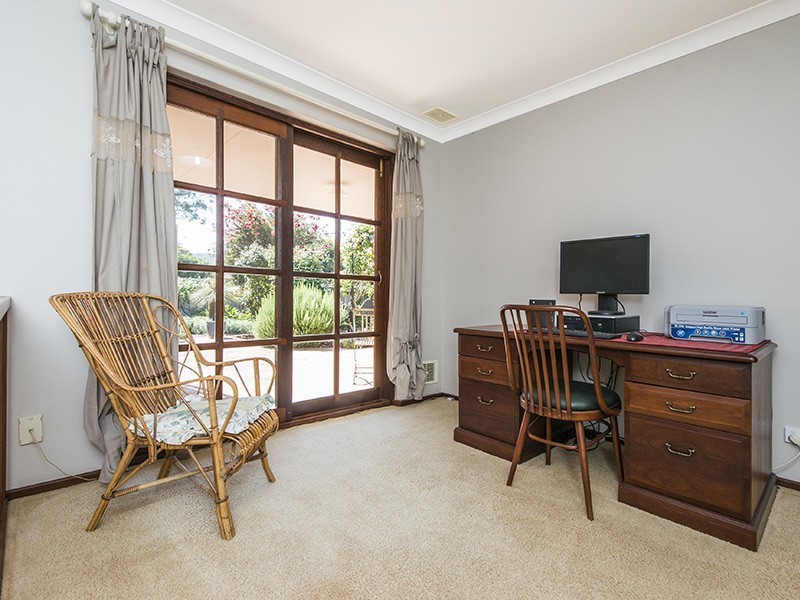 1 Meloway Drive, Maida Vale WA 6057