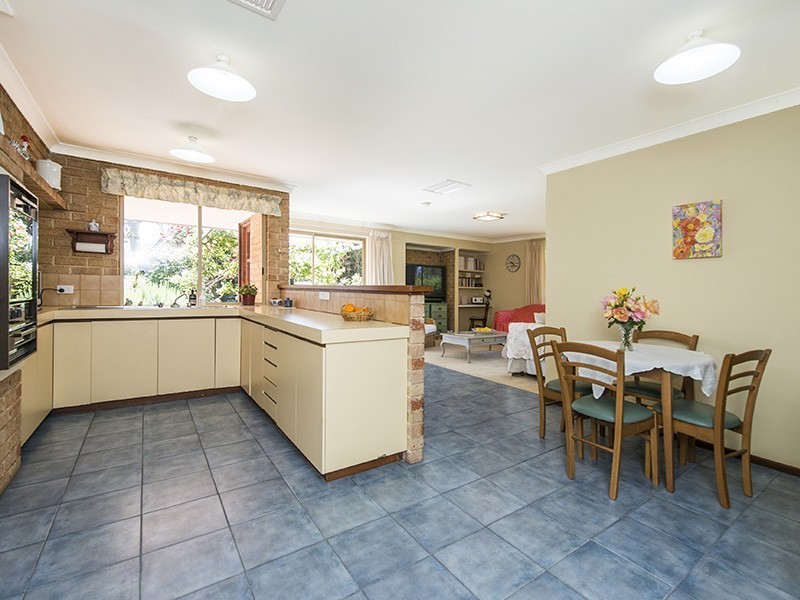 1 Meloway Drive, Maida Vale WA 6057