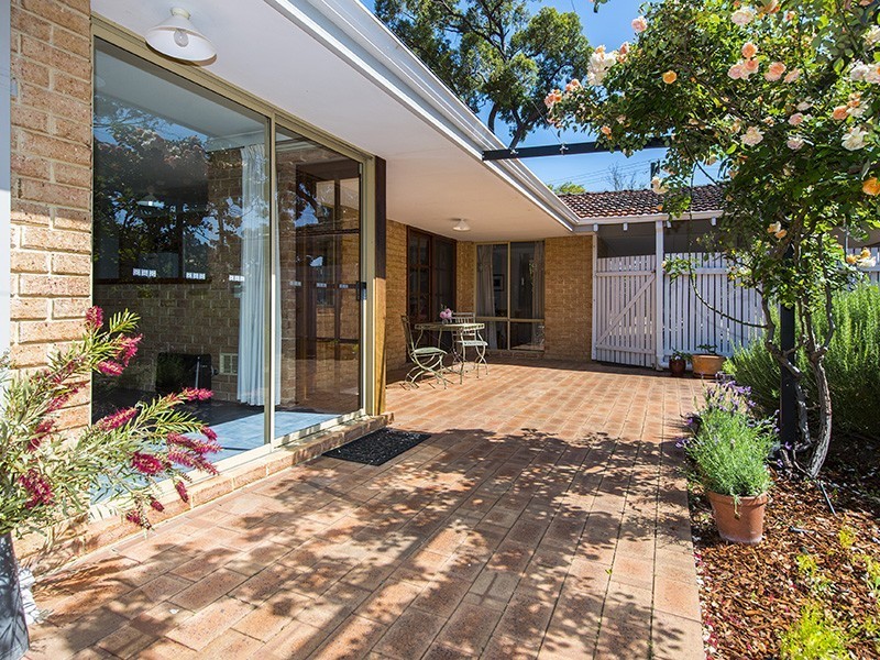 1 Meloway Drive, Maida Vale WA 6057