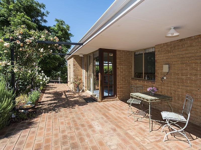 1 Meloway Drive, Maida Vale WA 6057