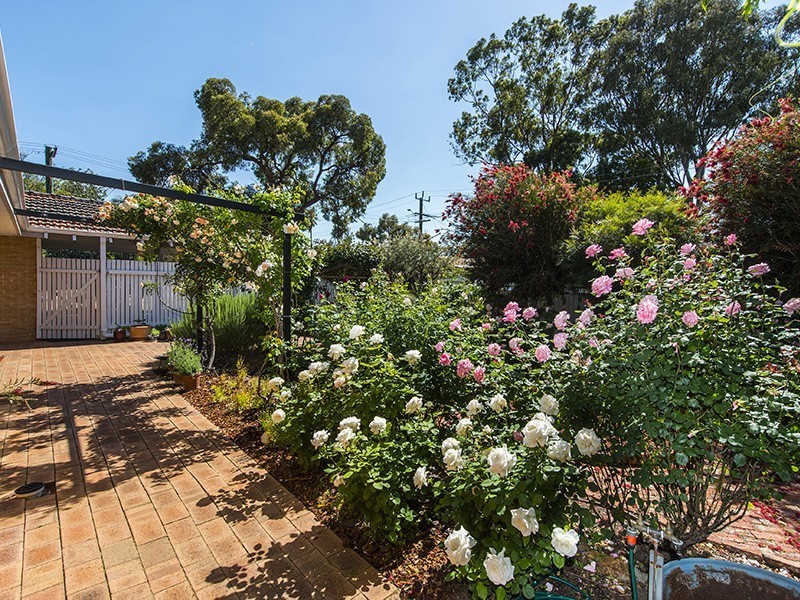 1 Meloway Drive, Maida Vale WA 6057