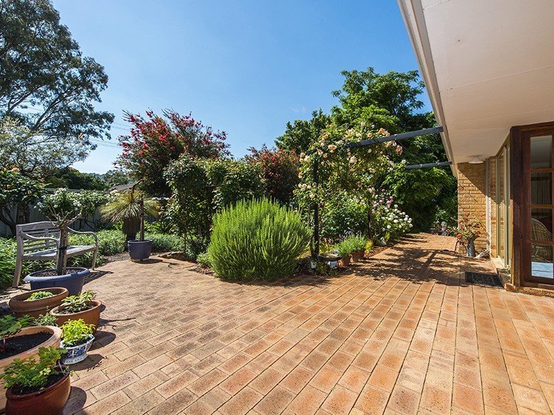 1 Meloway Drive, Maida Vale WA 6057