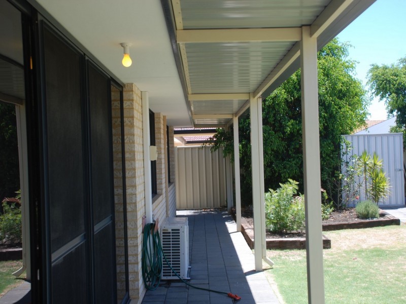 17 Pharlap Road, Wattle Grove WA 6107