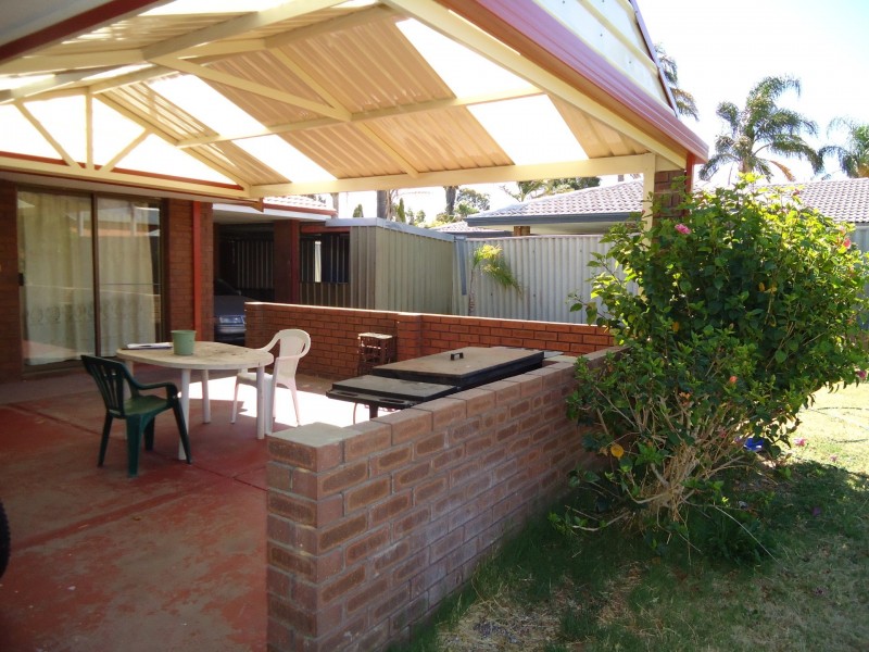 13 Larix way, Forrestfield WA 6058