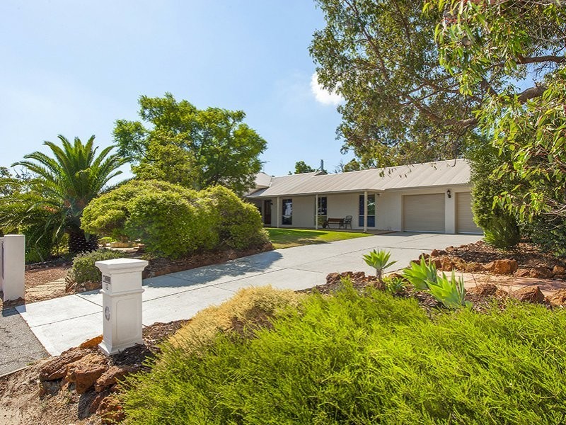 12 Mardolf Street, Lesmurdie WA 6076