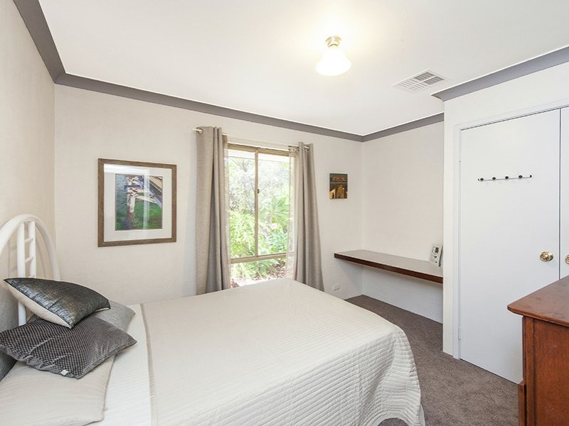 12 Mardolf Street, Lesmurdie WA 6076