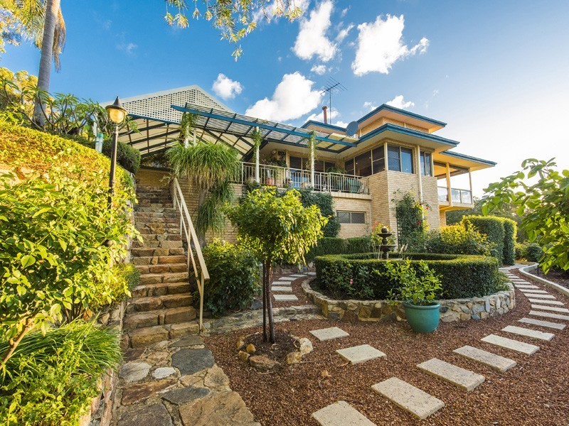 26 Dale Drive, Gooseberry Hill WA 6076