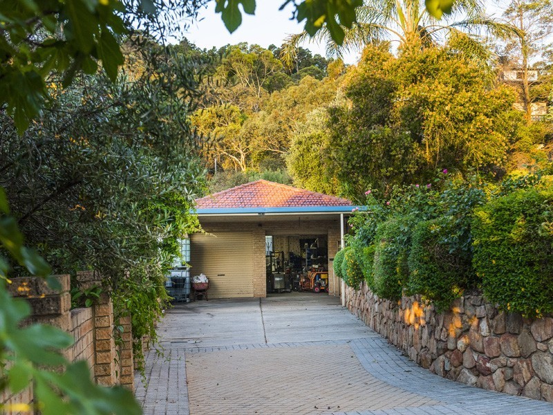 26 Dale Drive, Gooseberry Hill WA 6076