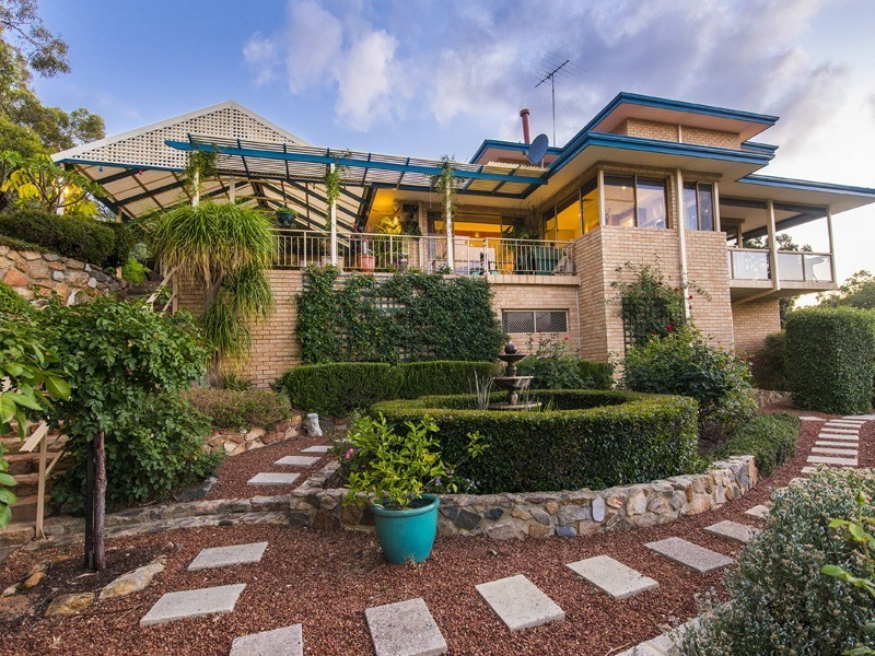 26 Dale Drive, Gooseberry Hill WA 6076