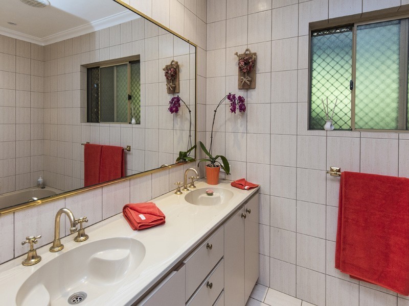 26 Dale Drive, Gooseberry Hill WA 6076