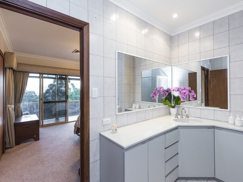 26 Dale Drive, Gooseberry Hill WA 6076